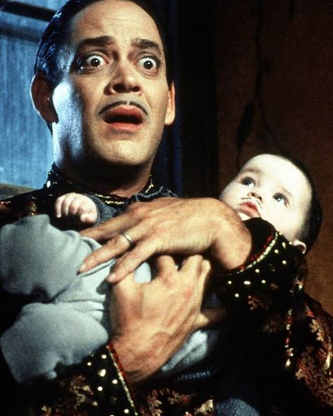 The Addams Family Values Raul Julia, Top Horror Movies, Cosplay Kids, Addams Familie, Addams Family Values, Charles Addams, The Munster, Trivia Question, Gomez And Morticia