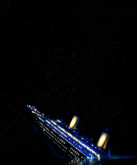 Cinemagraphs - The Sinking of the RMS Titanic http://knowyourmeme.com/photos/286015-cinemagraphs Titanic Party, Titanic Sinking, Titanic History, Titanic Ship, Jack Rose, Jack Dawson, Titanic Movie, King Of The World, Rms Titanic