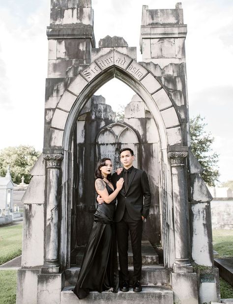 Cemetery Engagement Shoot  #HalloweenEngagement #engagementsession #blackdress Photoshoot Ideas Kids, Cemetery Photoshoot, Beautiful Cemetery, Vampire Wedding, Holiday Engagement, Wedding Aesthetics, Goth Wedding, Dark Wedding, Photographs Ideas