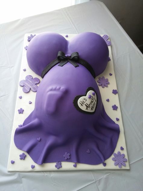 Pregnant Cake Design, Pregnant Cake Ideas, Pregnancy Cake Ideas, Cake Pregnant, Baby Belly Cake, Pregnant Belly Cakes, Shower Snacks, Belly Cakes, Pregnant Cake