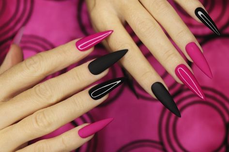 Pink And Black Nails, Pink Black Nails, Pink Stiletto Nails, Pink Nail Art Designs, Pink Nail Colors, Retro Nails, Pointy Nails, Matte Black Nails, Hot Pink Nails