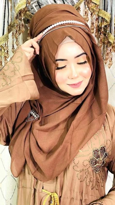 Hijab With Headpiece, Hijab Accessories Jewellery, Hijab Accessories Headpieces, Hijab Jewelry, Headpiece Hijab, Hajib Fashion, Bridal Hijab Styles, Hijab Accessories, Cr Fashion Book