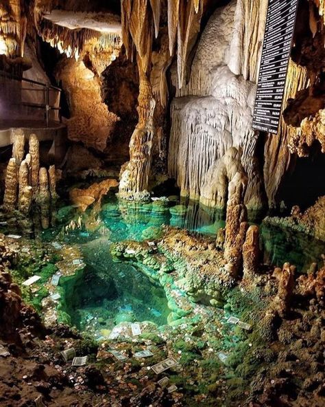 One particularly mesmerizing attraction is the Wishing Well. This teal-colored pool of water has collected coins from visitors since the 1950s. Cave Crystals, Virginia Hikes, Luray Caverns Virginia, Underground Cavern, Luray Virginia, Luray Caverns, Virginia Vacation, Virginia Travel, Virginia Is For Lovers