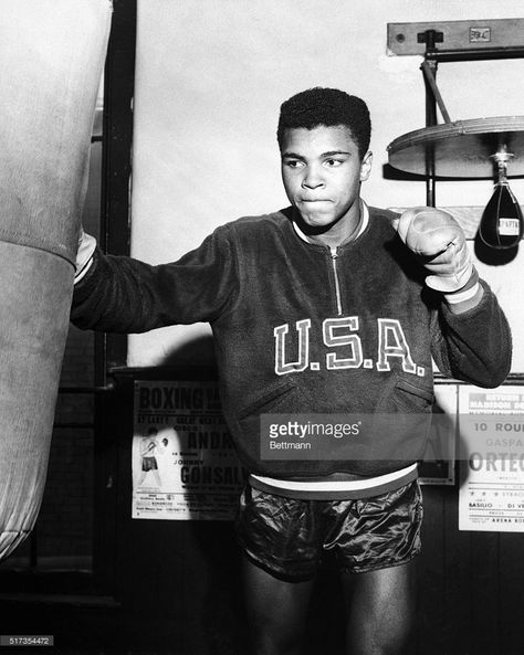 Boxer Cassius Clay (later Muhammad Ali) trains with a punching bag for the 1960 Olympic Games. Cassius Clay, محمد علي, Mohamed Ali, Muhammed Ali, Boxing History, Mohammed Ali, Float Like A Butterfly, Manny Pacquiao, Professional Boxer