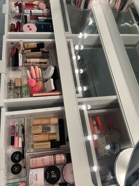 Pretty Vanity Set Up, Makeup Vanity Aesthetic Pink, Impressions Vanity Organization, Makeup Collection Aesthetic Organization, Vanity Makeup Organization, Makeup Organiser Aesthetic, Makeup Vanity Aesthetic, Collection Organization, Vanity Inspo