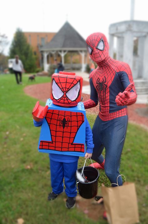 Lego Costume Diy, Easy Disney Costumes, Costume Spiderman, Kids Spiderman Costume, Spiderman Halloween, Recycled Costumes, Recycled Outfit, Strange Dream, Lego Spiderman