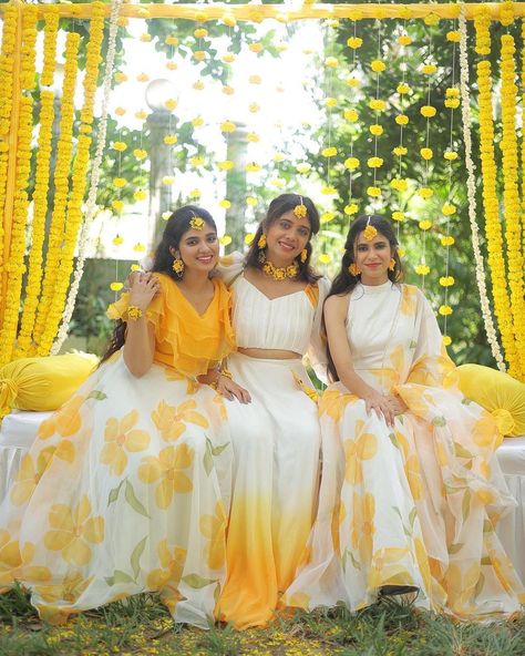 Haldi Decoration For Bride, Haldi Lehenga For Bride Sister, Haldi Family Outfits, Haldi Ceremony Outfit For Bride Indian Saree, Haldi Outfits Bride, Mehndi Ceremony Outfit For Sister, Haldi Simple Dress, Mehandi Ceremony Outfit For Bride, Haldi Function Outfit Ideas