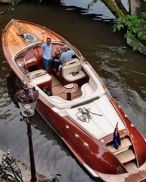 Chris Craft Wood Boats, Wooden Speed Boats, Mahogany Boat, Riva Boat, Wooden Model Boats, Nautical Chic, Classic Wooden Boats, Sink Or Swim, Vintage Boats