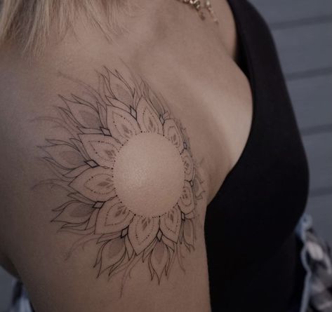 Mandala Tattoos For Women, Dot Tattoos, Sun Tattoo, Mandala Tattoo, Compass Tattoo, Tiny Tattoos, Tattoo Artist, Maple Leaf Tattoo, Body Art Tattoos