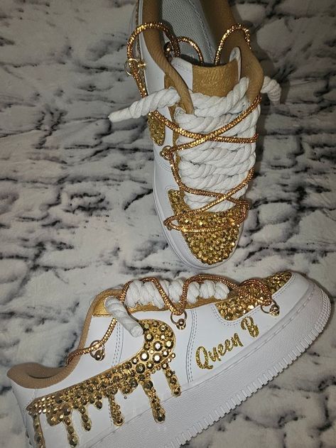 Glam Ideas, Bedazzled Shoes, Casual Shoes Women Sneakers, Nike Shoes Women Fashion, Custom Sneakers Diy, Tie Sneakers, Pretty Sneakers, Light Wallpaper, Custom Shoes Diy