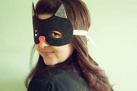 No Sew Cat Mask Tutorial - see kate sew Diy Halloween Masks, Easy Costume, Cheap Halloween Costumes, 3d Mask, Homemade Mask, Mask Tutorial, Cheap Halloween, Mask Template, Easy Costumes