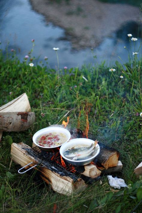 #campvibes #polerstuff Campfire Cooking, Camping Glamping, Camp Cooking, Camping Food, Camping Survival, Camping Equipment, Camping Life, Back To Nature, Camping And Hiking