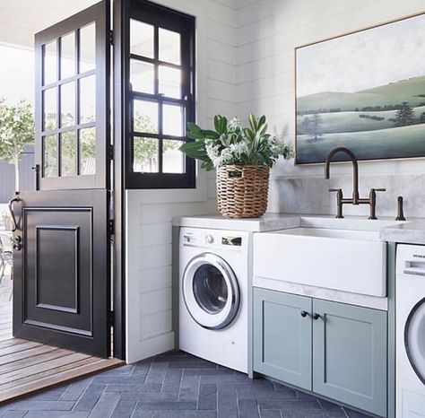 Dream Laundry Room, Mudroom Laundry Room, Greenhouse Interiors, Farmhouse Laundry, Farmhouse Laundry Room, Laundry Room Cabinets, Laundry Room Inspiration, Casa Vintage, Small Laundry Room