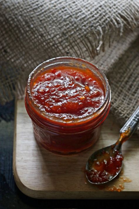 Easy Red Pepper Jam - My Diverse Kitchen - A Vegetarian Blog Pepper Jam Recipe, Red Pepper Jam, Pepper Jam, Red Pepper Jelly, Marmalade Recipe, Ancho Chili, Red Bell Peppers, Hot Sauces, Bacon Jam