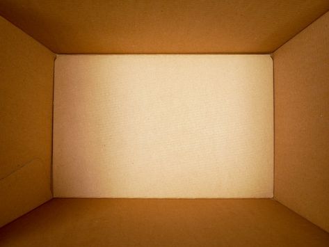 Descarga esta Foto Premium de Caja de papel marrón del fondo de la textura, caja de cartón rectangular abierta vacía y descubre más de 60 Millones de fotos de stock en Freepik School Chalkboard Art, Picture Template, Torn Paper Art, Mother's Day Projects, Background Brown, Prom Picture, Yearbook Themes, School Chalkboard, Mobile Camera