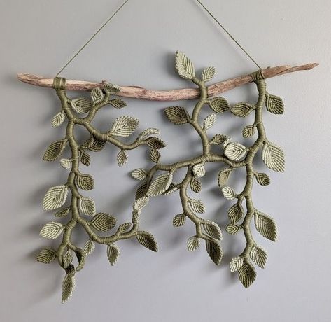 How To Macrame Leaves, Macrame Projects Ideas, Macrame Leaves, How To Macrame, Simpul Makrame, Macrame Flower, Crochet Macrame, Shabby Chic Crafts, Macrame Decor