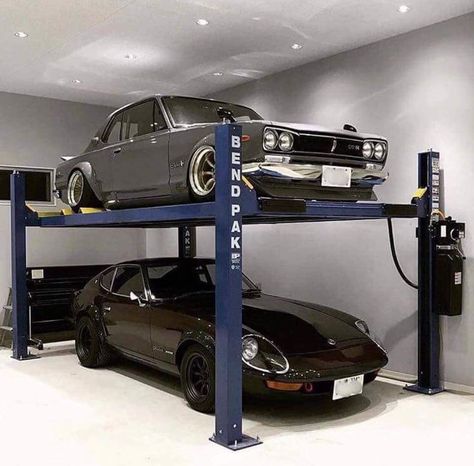 Car Detail Shop, Garage Car Lift, Garage Design Interior, Luxury Car Garage, Stanced Cars, Garage Style, Modern Garage, Datsun 240z, Old School Cars