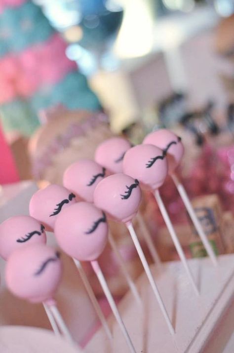 mustache-or-eyelash-baby-shower-gender-reveal-cakepops #babyshowerideas4u #birthdayparty #babyshowerdecorations #bridalshower #bridalshowerideas #babyshowergames #bridalshowergame #bridalshowerfavors #bridalshowercakes #babyshowerfavors #babyshowercakes Eyelash Party Ideas, Lash Party Ideas, Cosmetology Party, Spooky Spa, Gender Reveal Ideas Theme, Cute Party Themes, Baby Shower Gender Reveal Ideas, Party Themes For Men, Gender Reveal Cake Pops