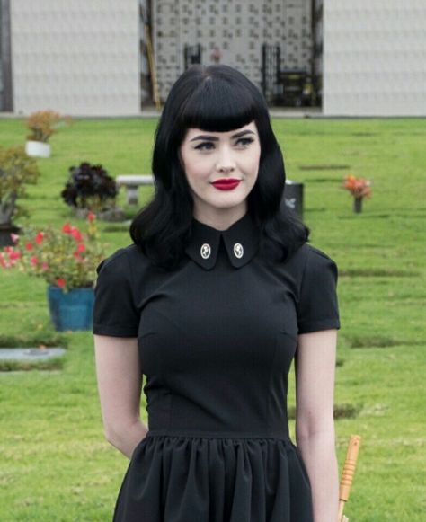 #heatherrae_ #perfection #makeup #hair #fashion Short Hair Rockabilly Style, Betty Bangs Round Face, Gothabilly Hairstyles, Pinup Aesthetic, Psychobilly Hair, Bettie Bangs, Cabelo Pin Up, Betty Bangs, Rockabilly Mode