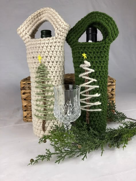 Hand crocheted, Christmas tree embellished wine or bottle gift bag  - perfect for hostess gifts, holiday parties,  appreciation gifts.  Any standard 750 ml wine/liquor bottle will fit.  Also great for carrying water bottles.  Use them to stuff gifts in too! This bag is offered in either an aran (natural) or spinach color scheme and is embellished with a rustic evergreen tree design. These re-usable bags eliminate single use paper gift bags and add unique pizzazz when you need to bring a bottle of wine to an event or present it as a gift!   Stock up with a few to keep on hand for that unexpected need and to take advantage of my free shipping offer! You can find more here =>  https://www.etsy.com/your/shops/PrettyYarnThingsPYT/tools/listings/section:30954185,order:ascending Machine wash/line Crochet Wine Bottle Gift Bag Free Pattern, Crochet Wine Bottle Cover Free Pattern Christmas, Wine Coozie Crochet, Diy Wine Bottle Bag, Crochet Christmas Wine Bottle Cover, Crochet Wine Bottle Holder Free Pattern, Crochet Gifts For Christmas, Wine Gift Bag Ideas, Crochet Christmas Presents