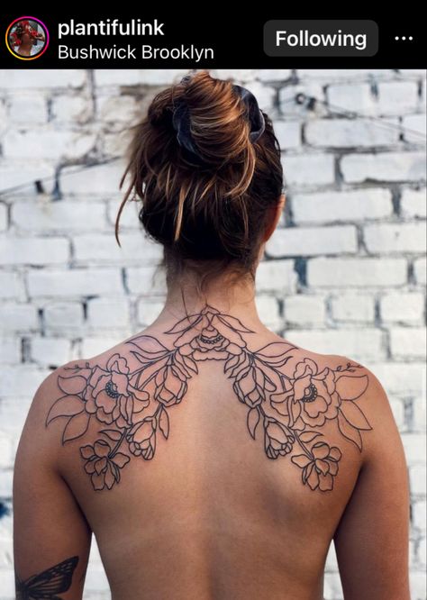 Upper Back Lace Tattoo Women, Aquatic Back Tattoo, Floral Upper Back Tattoo Women, Neck Placement Tattoos, Feminine Back Piece Tattoo, Womens Large Tattoos, Woman Upper Back Tattoo, Back Of Neck Floral Tattoo, Mirrored Shoulder Tattoo