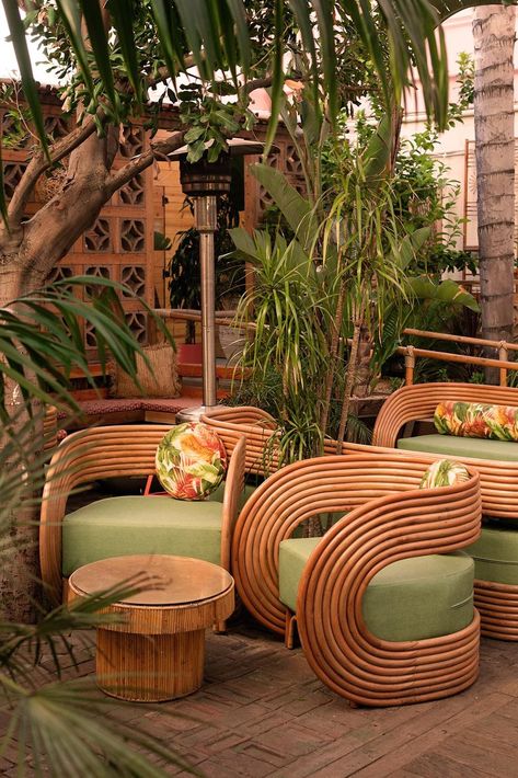 Balcony Furniture Ideas, Casa Vintage, Balcony Furniture, Patio Interior, Rattan Chair, Dream House Decor, Modern Home Decor, House Inspo, Decoration Design