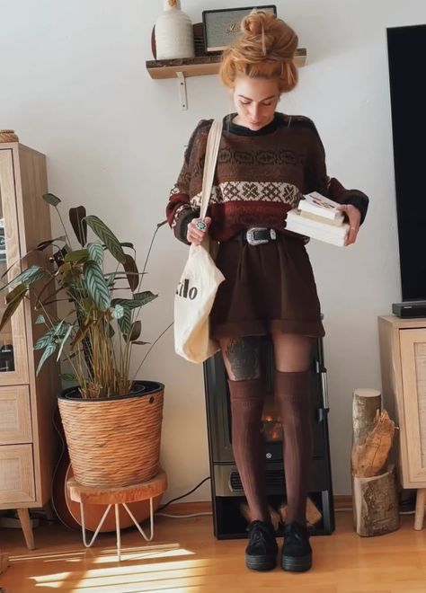 Grungy Boho Outfits, Winter Artsy Outfit, Artistcore Outfits, Boho Alt Outfits, Whimsical Winter Outfit, Artsy Winter Outfits, Boho Autumn Outfits, Artsy Girl Outfit, Arthoe Aesthetic Outfit