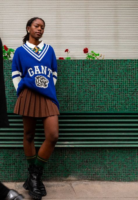 Zalando Outfits Collegiate Outfits, Collegiate Style Women, Preppy Sportswear, Varsity Fashion, Varsity Style, Varsity Photoshoot, Preppy 90s Outfits, Varsity Jacket Outfit Aesthetic, Preppy Aesthetic Ivy League