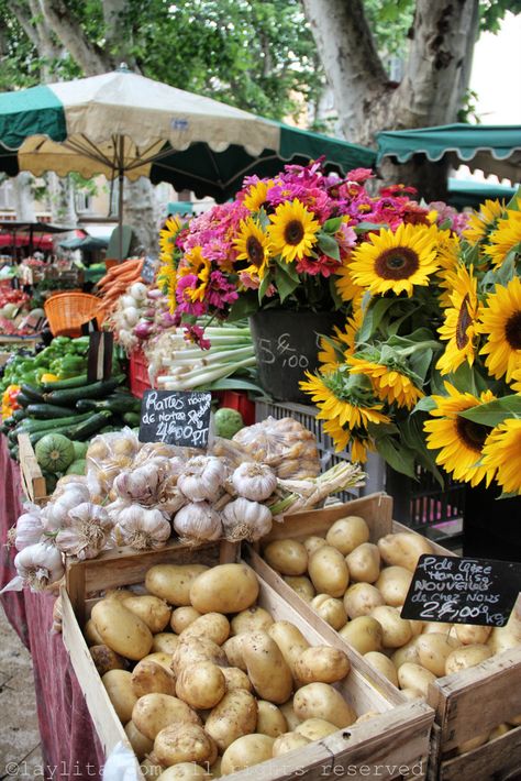 Farmers Market Display, Farm Market, Local Farmers Market, Farm Stand, Outdoor Market, Summer Bucket Lists, Food Market, Fresh Produce, On Display