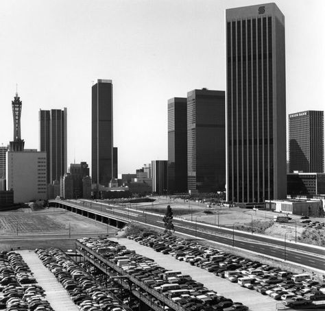 Grand Ave circa 1982.   I worked on the 52nd floor of the Security Pacific Building then. Angel Flight, Union Bank, Normal Wallpaper, Banks Building, City Photos, Los Angeles City, San Fernando Valley, Vintage Los Angeles, City Of Angels