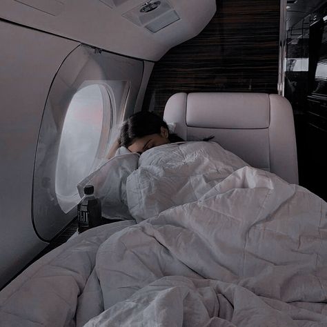 Sleeping On A Plane, Luxury Lifestyle Fashion, Pablo Gavi, Girl Sleeping, Book Inspiration, Food Service, Book Aesthetic, Dream Life, Vision Board