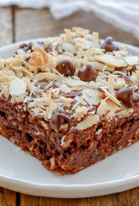 Almond Joy Brownies - Barefeet in the Kitchen Coconut Brownies Recipe, Brownies Business, Boozy Brownies, Cupcake Pan Recipes, Almond Joy Brownies, Almond Joy Cupcakes, Almond Brownies, Chocolate Coconut Brownies, Bistro Ideas