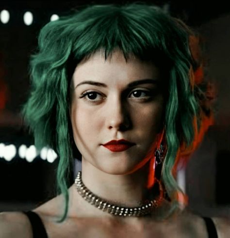 Scott Pilgrim Haircut, Romona Flowers Hairstyle, Ramona Flowers Haircut Curly, Ramona Flowers Green Hair, Blue Hair Characters Halloween, Short Hair Characters Halloween, Ramona Flowers Haircut, Tomboy Sidetails, Ramona Flowers Hair