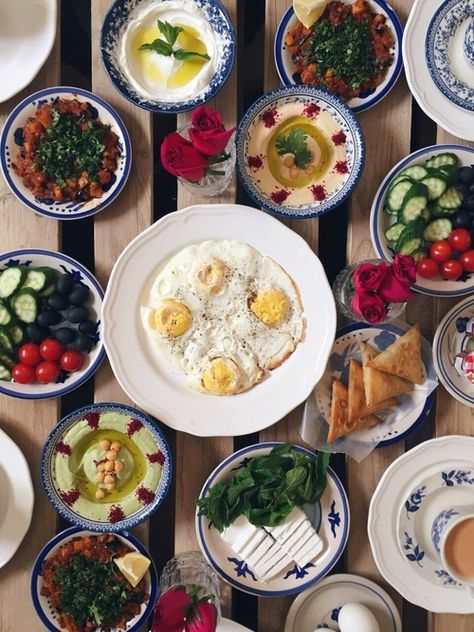 Arabic Breakfast, Lebanese Breakfast, Healthy Breakfast Menu, Breakfast Presentation, Breakfast Platter, Music Instagram, Egyptian Food, Food Drink Photography, Food Breakfast