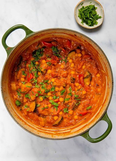 Apricot & Chickpea Tagine Chickpea Tagine Recipe, Vegan Tagine, Recipes With Chickpeas, Vegetarian Tagine, Chickpea Tagine, Black Bean Stew, Sweet Potato And Black Bean, Store Cupboard, Tagine Recipes