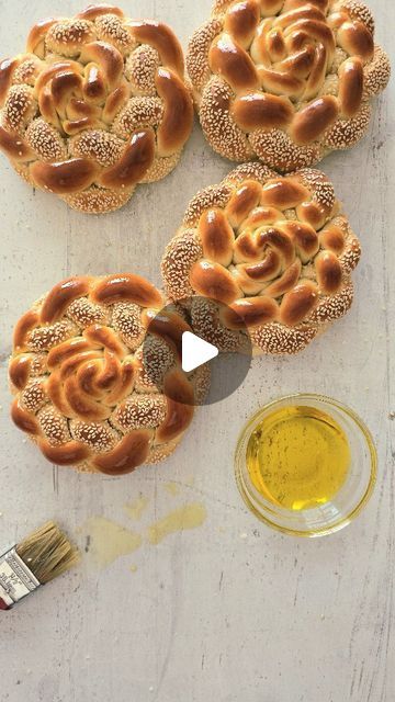 Flavored Challah Bread, Filled Challah Bread, Challah Bread Recipe Jewish, Challah Designs, Challah Prince, Water Challah, Shabbos Recipes, Challa Bread, Bread Shapes