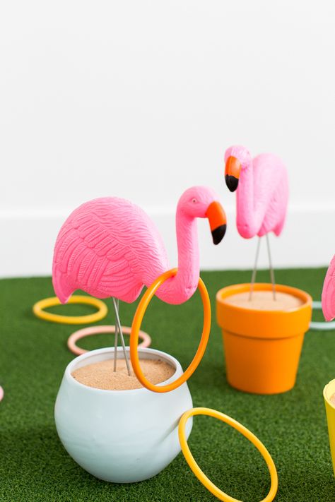 Flamingo party decor