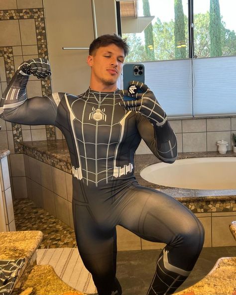 Zac on Instagram: “1 or 2?🕷🕸” Football Poses, Mens Bodysuit, Our Senses, Spiderman Costume, Cosplay Boy, Superhero Cosplay, Lycra Men, Anime Guys Shirtless, Mens Halloween Costumes