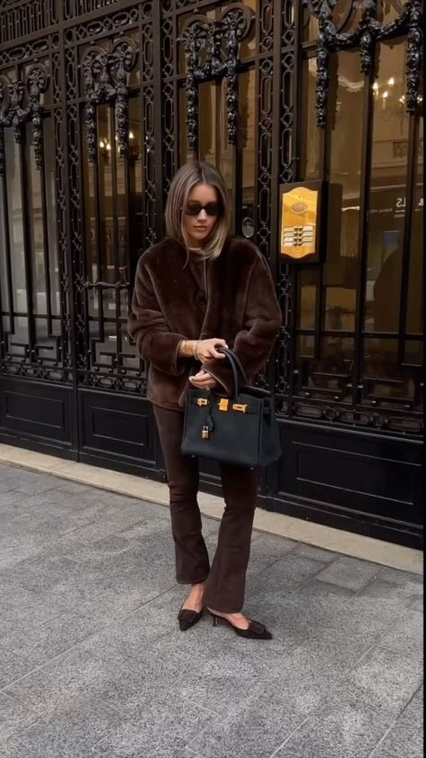 Lovisa Barkman (@lovisabarkman) • Instagram photos and videos Hermes Birkin Outfit, Brown Fur Jacket Outfit, Birkin Outfit, Outfit Ideas Brown, Brown Outfit Ideas, Brown Outfit Aesthetic, Brown Fur Jacket, Brown Skirt Outfit, Fur Jacket Outfit