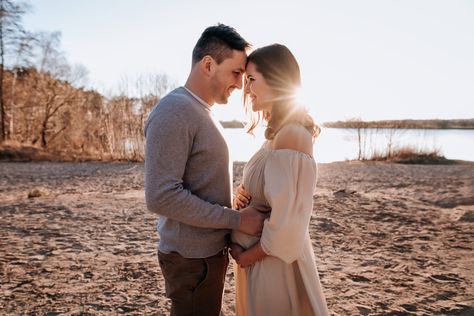 Maternity Photos By Lake, Lake Maternity Photoshoot, Lake Maternity Pictures, Sunset Photoshoot, Pregnancy Photos Couples, Maternity Photography Outdoors, Maternity Photography Couples, Lake Photography, Photography Couples