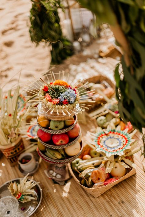 Balinese Wedding Decoration, Balinese Aesthetic, Balinese Decoration, Laotian Wedding, Balinese Wedding, Beach Wedding Planning, Sacred Heart Art, Bali Decor, Balinese Style