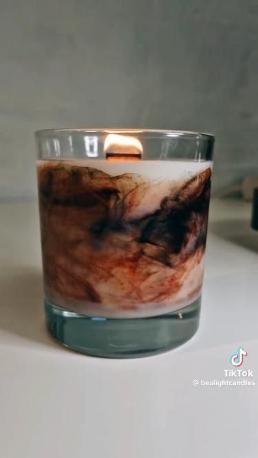 Homemade Candle Recipes, Candle Scents Recipes, Candle Making Recipes, Handmade Candles Diy, Diy Candles Easy, Diy Candles Homemade, Homemade Scented Candles, Making Candles Diy, Diy Candles Scented