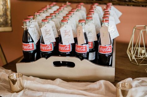 Coke Bottle Wedding Favors, Soda Wedding Favors, Coke Wedding Favors, Coca Cola Wedding, Coca Zero, Glass Coke Bottles, Wedding Doorgift, Sprinkle Ideas, Coke Drink