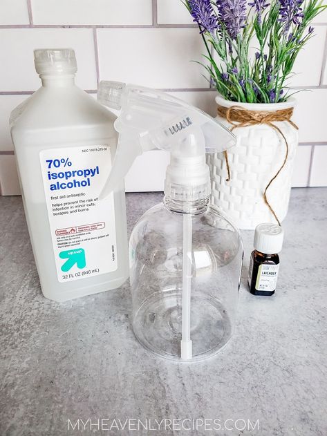 Diy Disinfecting Spray, Disinfecting Wipes Container, Homemade Disinfecting Wipes, Disinfecting Spray, Diy Cleaning Spray, My Heavenly Recipes, Green Cleaning Recipes, Natural Cleaning Products Diy, Heavenly Recipes