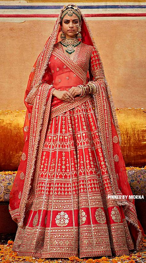 Sabyasachi Mukherjee : India. Alchemy Wedding, Weddings Aesthetic, Lengha Design, Dupatta Styling, Sabyasachi Wedding, Indian Wedding Aesthetic, Best Indian Wedding Dresses, Sabyasachi Bridal, Heavy Lehenga