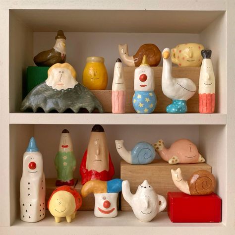 うに (@unisan_world) on X Folk Art Clay Sculptures, Air Dry Clay Sculpture, Ceramic Illustration, Hand Built Ceramics, Toy Illustration, Whimsical Pottery, Boy Room Paint, Ceramic Mask, Kids Pottery