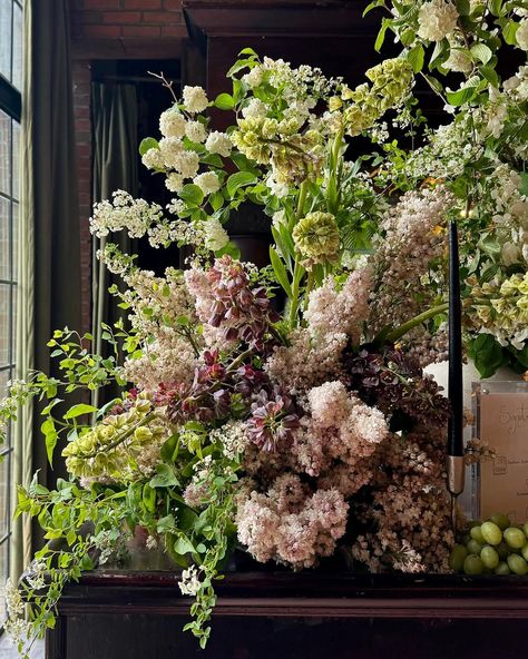 a little somethin’ for the bar 🍸 // #florals #bararrangement #boweryhotel #weddingflowers #partyflowers #nycflorist Vintage Floral Bouquet, Green Tones Wedding, Muted Fall Wedding Colors, Mixed Dried And Fresh Flowers, Garden Style Centerpieces, Muted Wedding Flowers, Colorful Ceremony Flowers, Late Summer Wedding Florals, Fall Florals Wedding