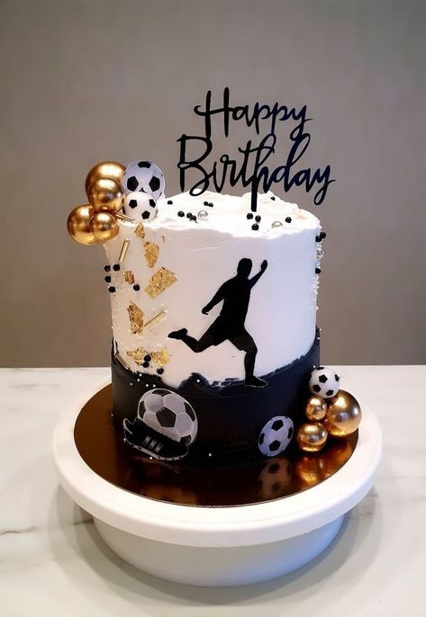 18th Birthday Cakes For Boys, Football Birthday Cake For Men, Soccer Cake Ideas For Men, Pastel Futbol Soccer, Cake For 18th Birthday Boy, Soccer Party Cake, Birthday Cake 18th Boy, Cake Football Birthday, 18th Birthday Cake Boys