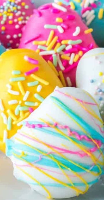 Easter egg oreo truffles Easter Gathering, Oreo Truffles, Food Coloring, Fun Easy, Easter Egg, Truffles, Oreo, Easter Eggs, Sprinkles