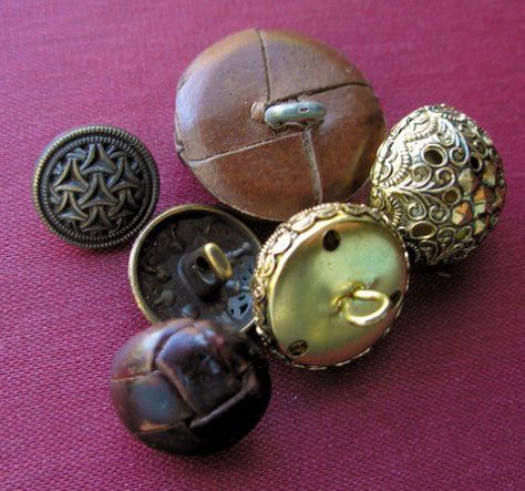 Vintage Buttons Antiques, Buttons Crafts Diy, Button Collecting, Button Ornaments, Buttons For Sale, Silver Dog, Dog Pendant, Shank Button, How To Make Buttons